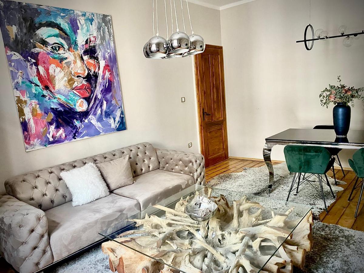 Center Stylish 3 Bedroom דירה *
