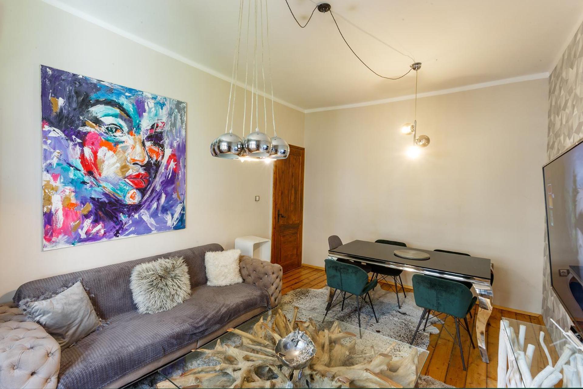 Center Stylish 3 Bedroom