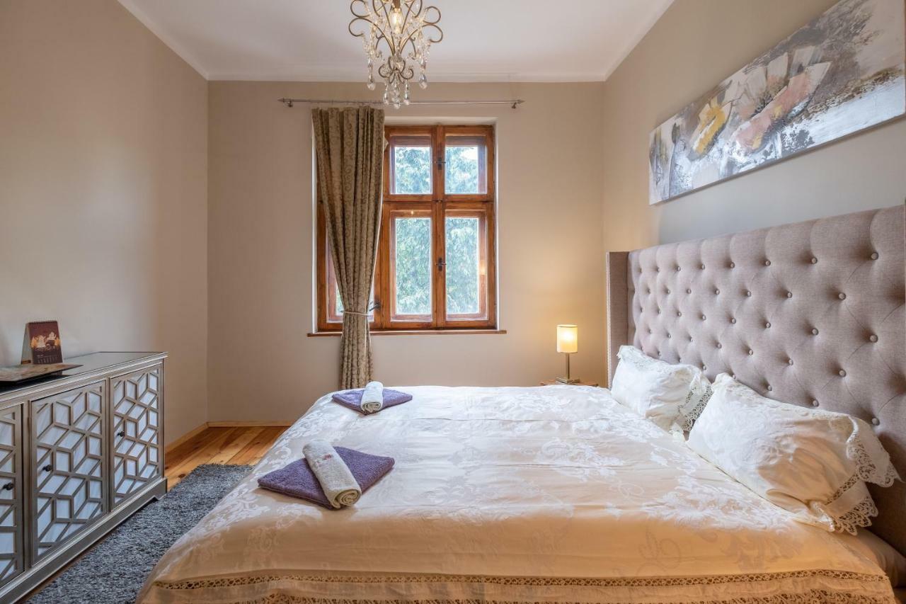 Center Stylish 3 Bedroom *