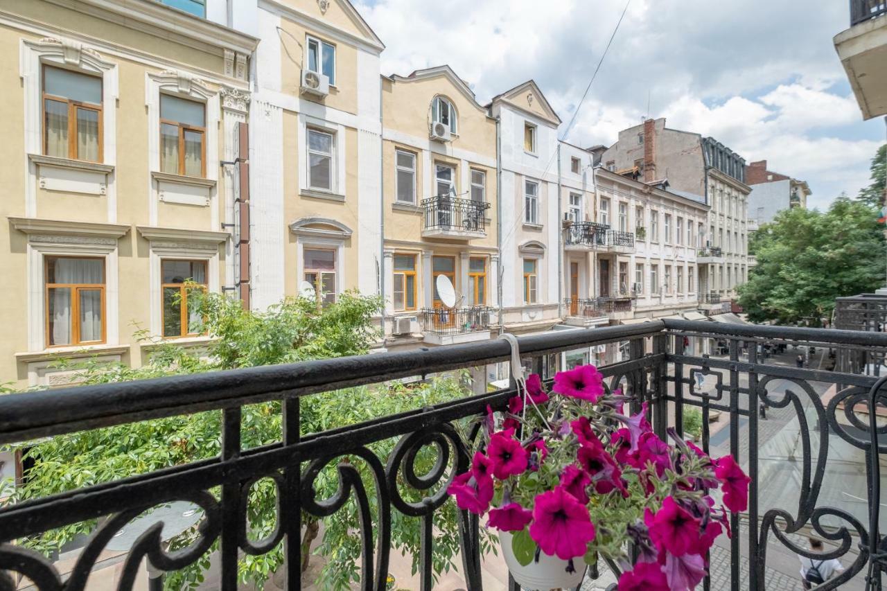 Center Stylish 3 Bedroom Apartament
